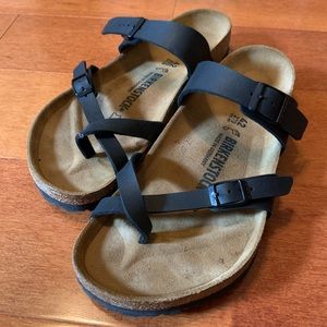 SOLD! NWOT black Birkenstock Mayari 42